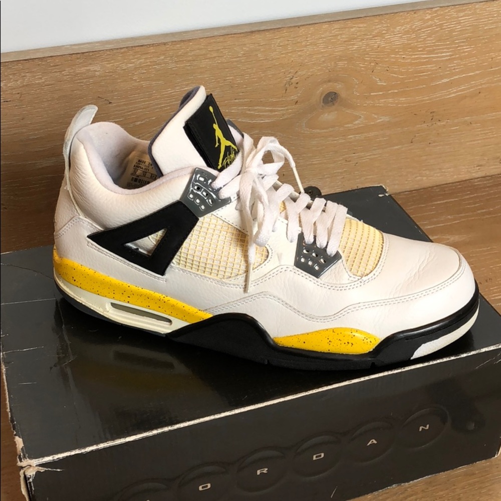 Air Jordan 4 Retro LS “Tour Yellow”
